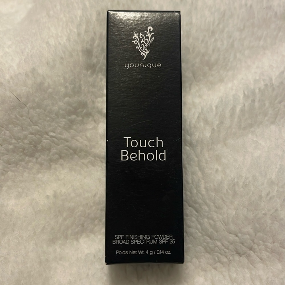 Younique Touch Behold setting powder in Medium